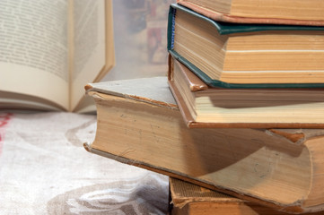 张杰的新歌《看月亮爬上来》歌词