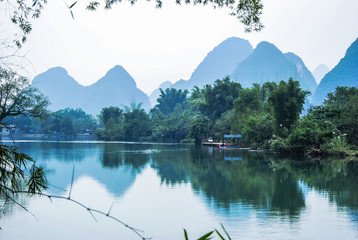 张杰的新歌《看月亮爬上来》歌词