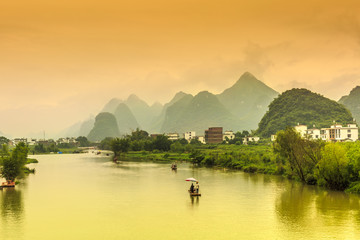 《远离尘嚣》说明了什么