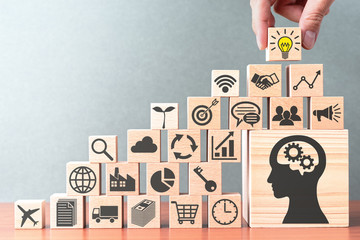 《远离尘嚣》说明了什么