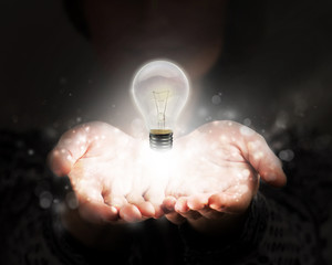 张杰的新歌《看月亮爬上来》歌词