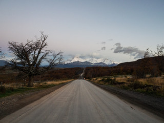 张杰的新歌《看月亮爬上来》歌词