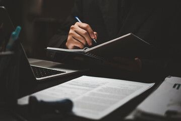 张杰的新歌《看月亮爬上来》歌词