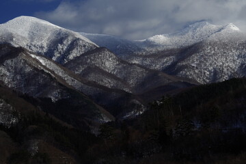 《远离尘嚣》说明了什么
