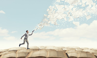 《远离尘嚣》说明了什么