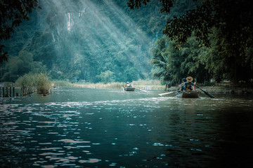 张杰的新歌《看月亮爬上来》歌词