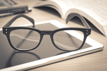 张杰的新歌《看月亮爬上来》歌词