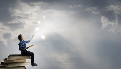 张杰的新歌《看月亮爬上来》歌词